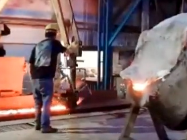 फोर्जिंग उद्योग के लिए लागू ओवन के सामने मल्टीफंक्शन मोल्डिंग मैनीपिलेटर