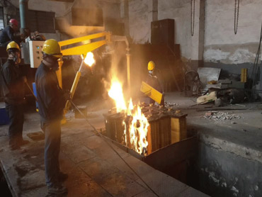 कारखाने कास्टिंग मैन्युअलर