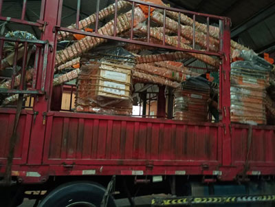 रूस के लिए डिलीवरी के लिए तैयार हैं 4 सेट औद्योगिक मैन्युप्लाटर।